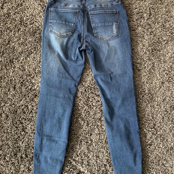Distressed Cropped Jeans NWOT! - Picture 6 of 8